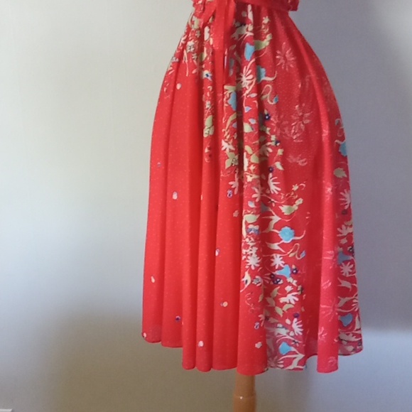 Vintage 1970s polyester red floral printed house dress - Picture 5 of 7